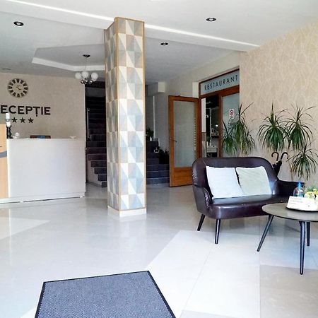 Pensiunea Central Reghin Buitenkant foto