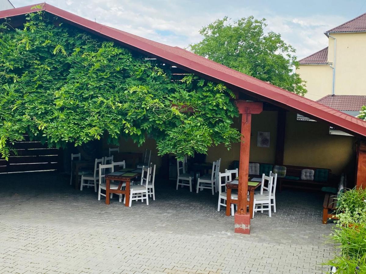 Pensiunea Central Reghin Buitenkant foto